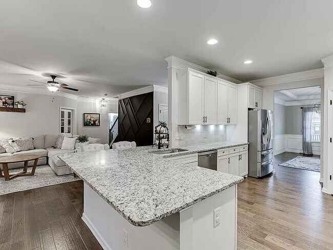 Building Photo - 7860 Gracen Dr