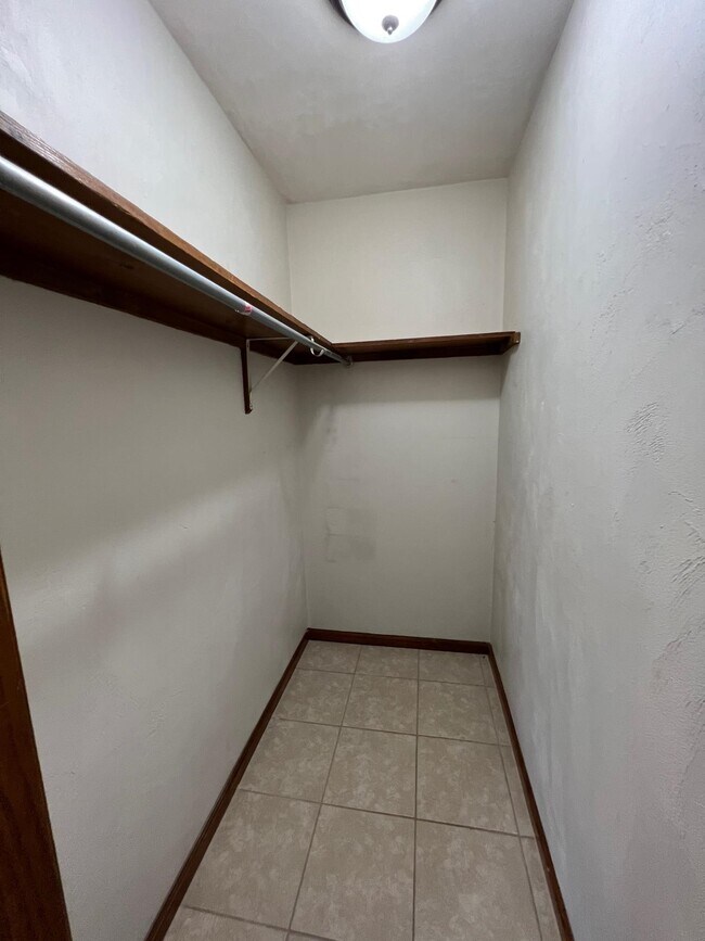 Building Photo - 211 Parkbrook Cir