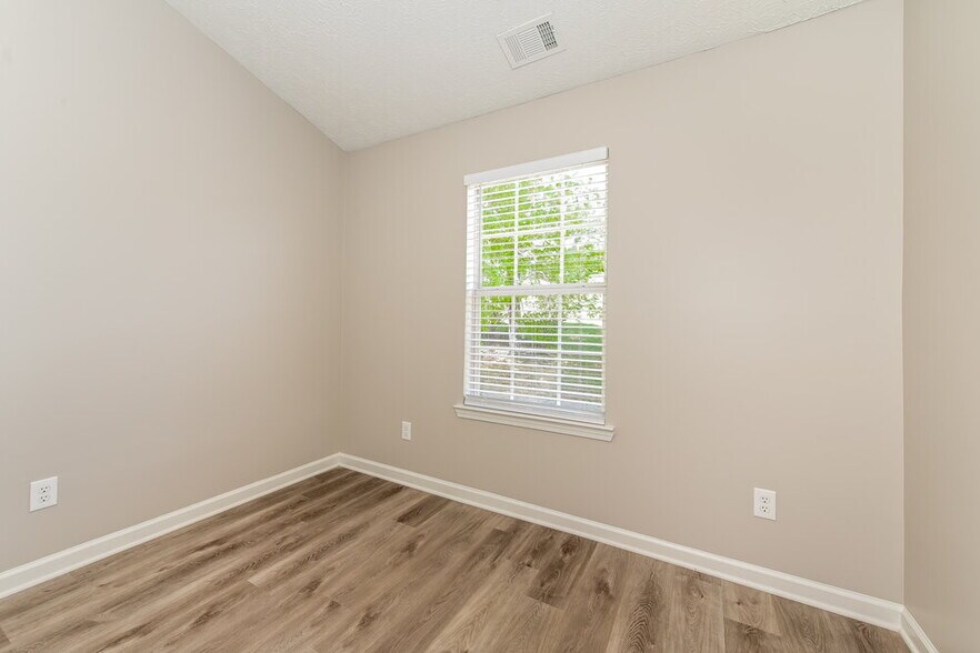 Building Photo - 505 Brewer Dr