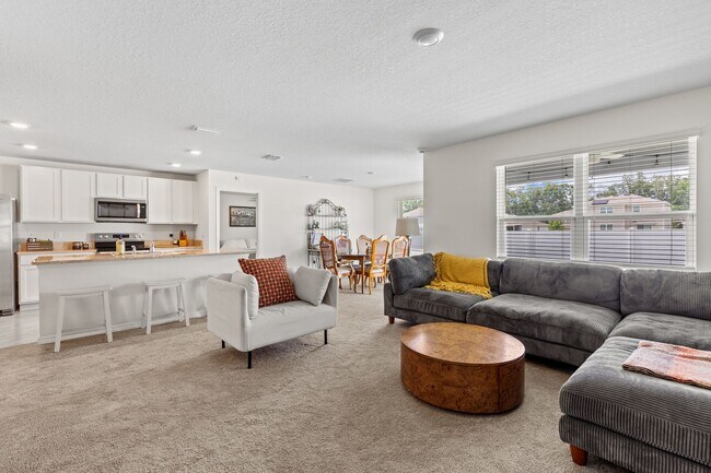 Building Photo - Contemporary Home in Briarwood