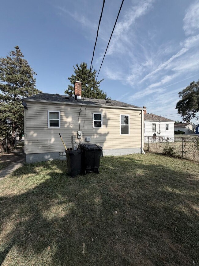 Building Photo - 5150 Outer Dr E