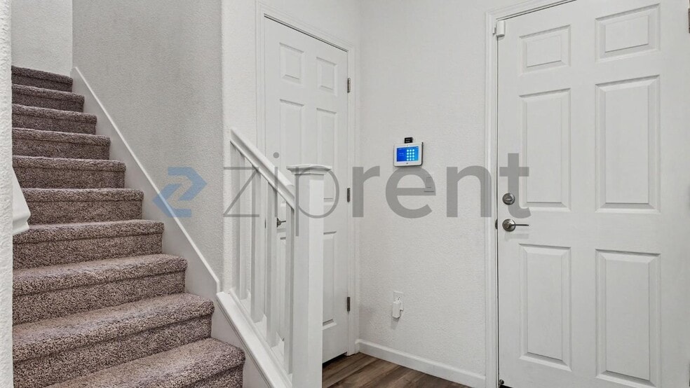 Building Photo - Unit