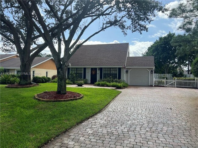 Building Photo - 5068 Beechwood Rd