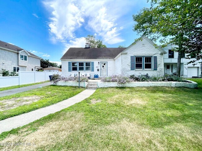 Primary Photo - 254 Lawrence Ave