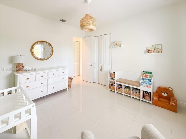 Building Photo - 17931 SW 152nd Ave