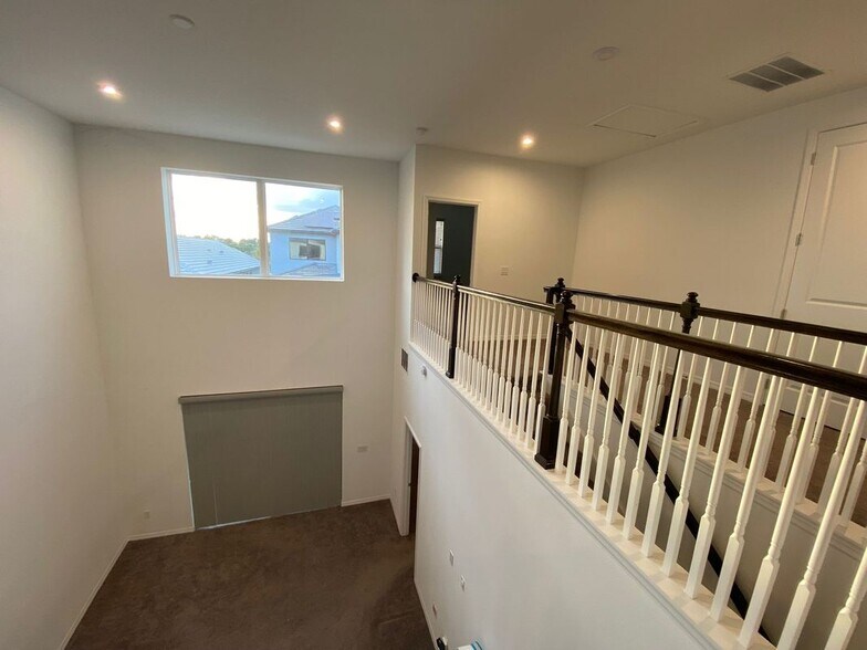 Building Photo - 1470 Lone Feather Trail