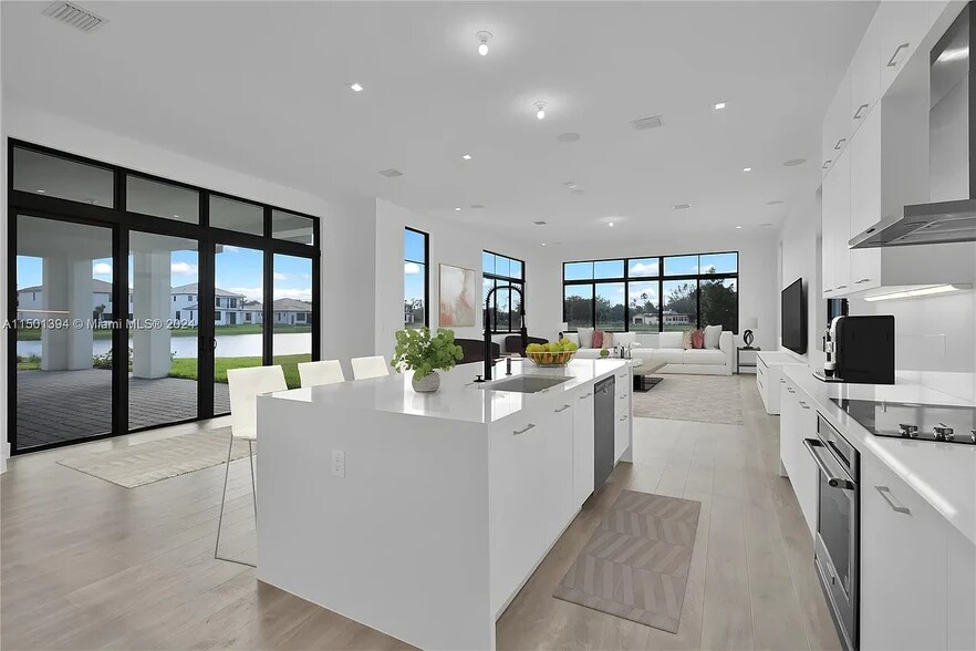 Building Photo - 1580 Shoreline Way