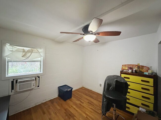 Building Photo - 732-A NE 3rd Ave. Gainesville, FL 32601 Duckpond