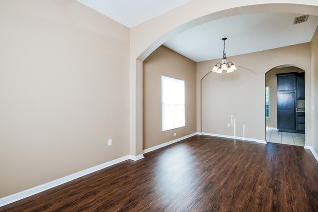 Building Photo - 102 Kildrummy Dr