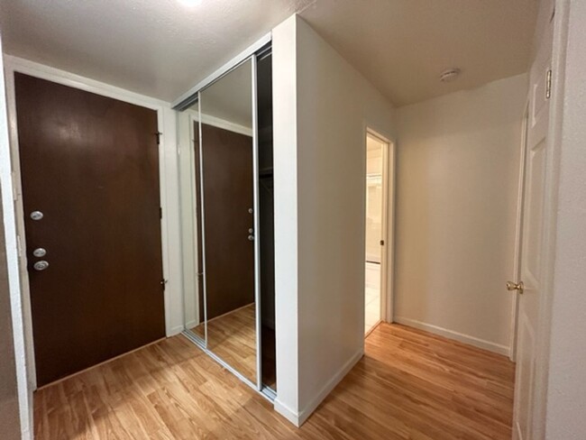 Building Photo - Nice Cozy 1 Bedroom Condo !!!