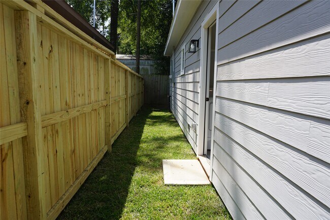 Building Photo - 9583 Darkwood St