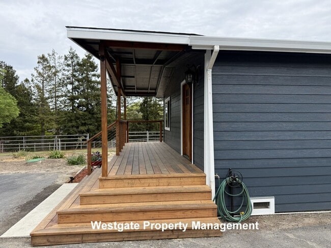 Building Photo - Beautiful Modern 2/2 Country Home - 985 Eastman Lane