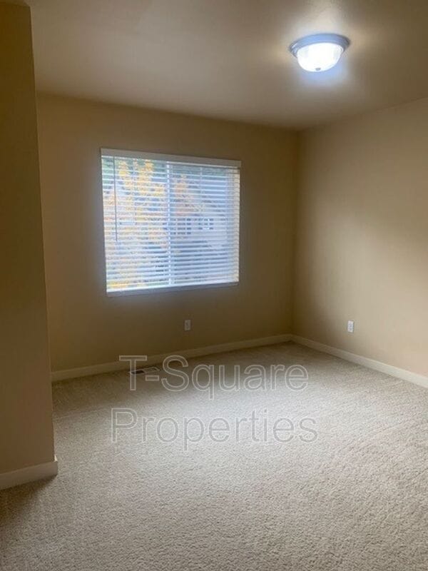 Building Photo - 10218 242nd Ave NE