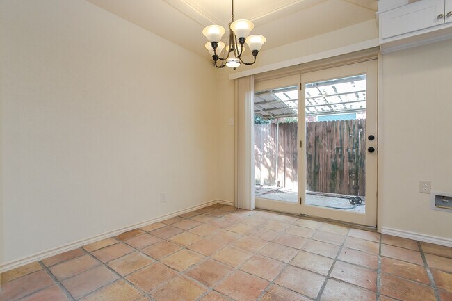 Building Photo - 10660 Pagewood Dr