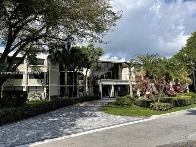 Building Photo - 16500 Golf Club Rd