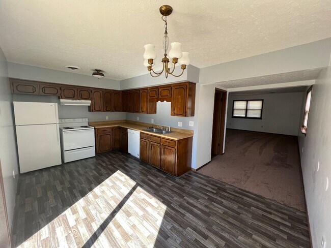 Building Photo - 110 Country Villa Ln