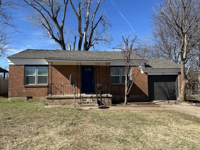 Building Photo - 2317 Doris Ave