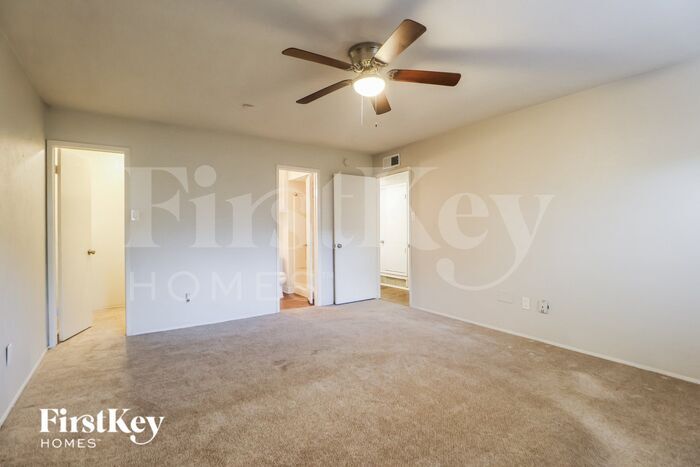 Building Photo - 3811 Broken Elm Dr