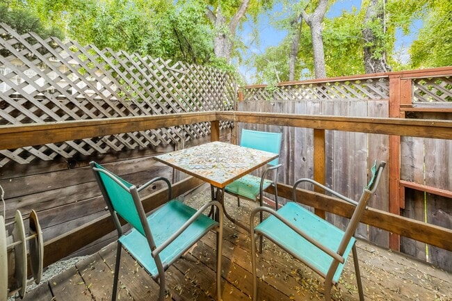 Building Photo - Available Northbrae Garden Cottage!