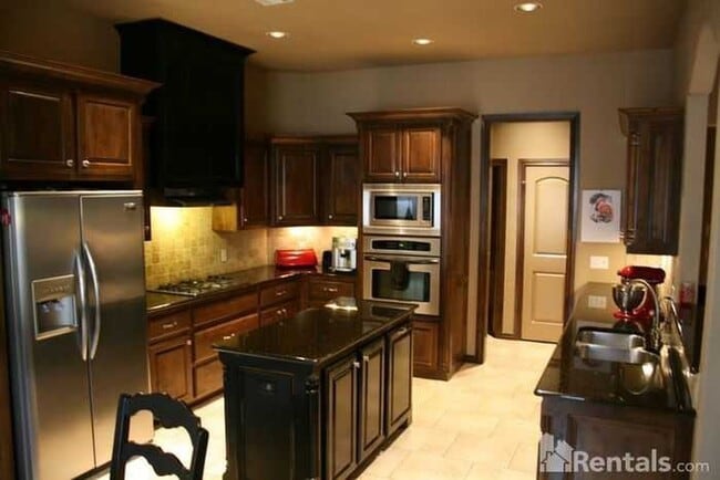 Building Photo - Coming Soon in Bella Terra in Edmond!