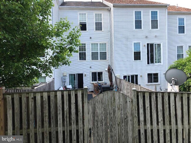 Building Photo - 42994 Beachall St