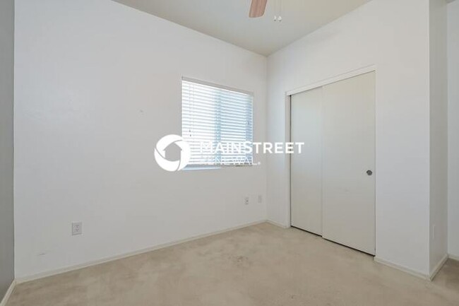 Building Photo - 5011 E Fishhook Ct