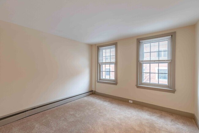 Building Photo - 2 bed/1 bath Townhome in WC Boro w/Off Street Parking