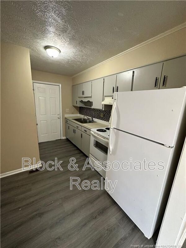 Building Photo - 4959 Fieldcrest Dr
