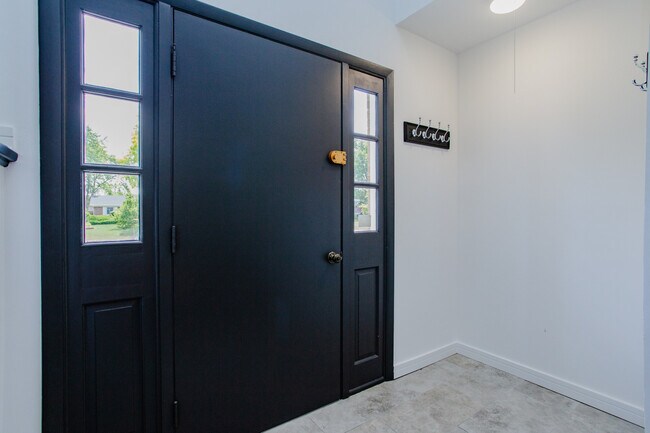 Building Photo - 815 Concord Cove