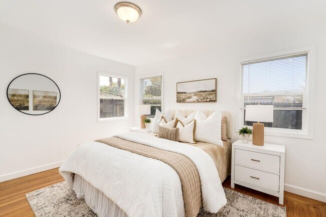 Building Photo - Light-Filled San Leandro Gem w/ Dual Garages & Expansive Yard