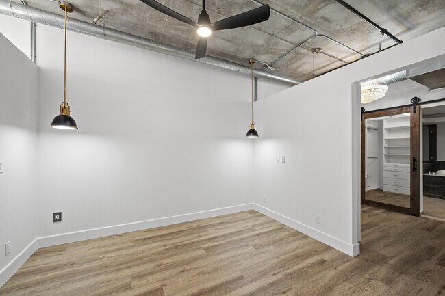 Building Photo - $3,695 - 1 Bed + Den / 1.5 Bath Condo at Parkloft Residence in Downtown San Diego