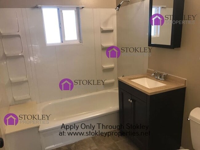 Building Photo - 515 C St