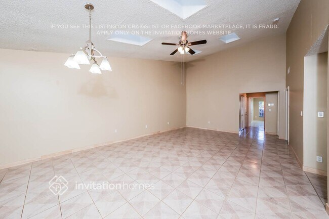 Building Photo - 2703 SW 5th St