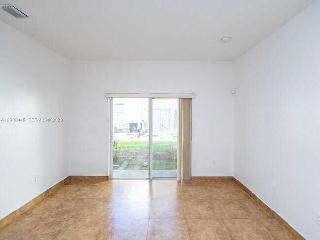 Building Photo - 1663 SE 27th Dr