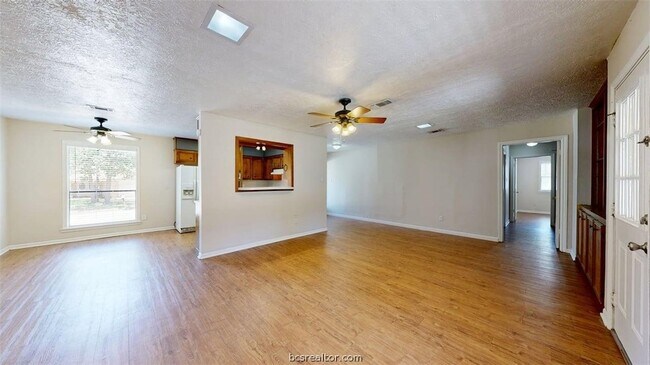 Building Photo - 2812 Adrienne Dr