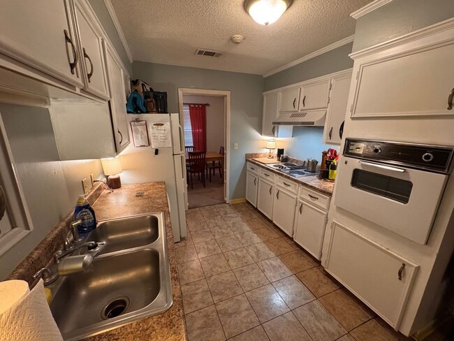 Building Photo - 5 BR 3 full BA House