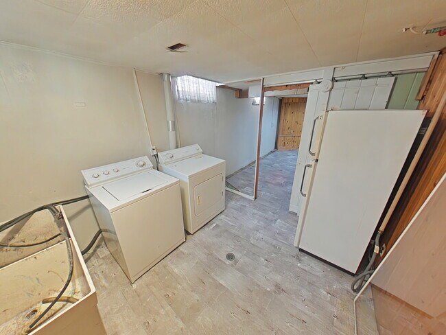 Building Photo - 20417 Sunnydale St