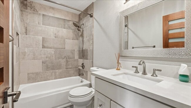 Building Photo - 1016 Woodglen Dr