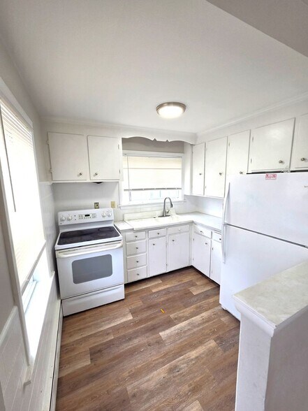 Building Photo - 535 Manville Rd