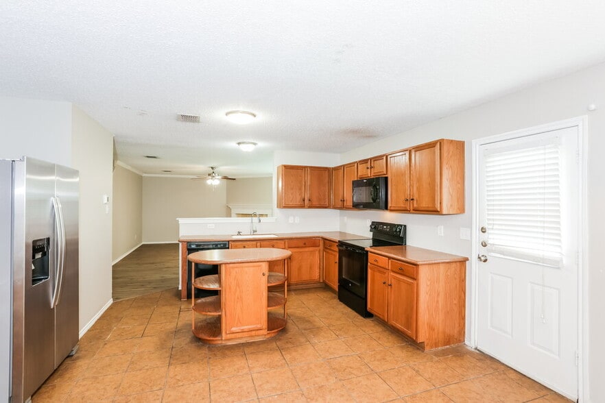 Building Photo - 2044 W Grove Ln