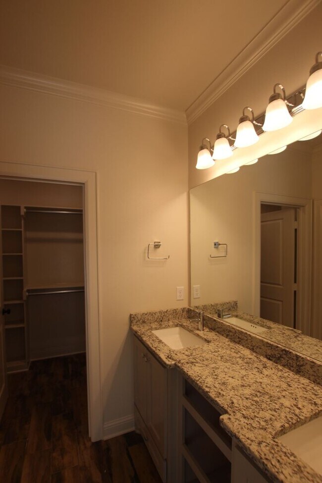 Building Photo - Available: 3/2/2 in Whitehouse ISD!!