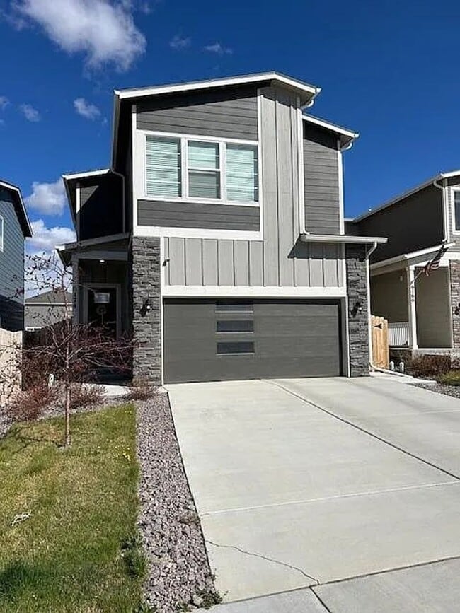 Building Photo - 3 Bed | 2.5 Bath | A/C | Fenced Yard | Near Military Bases