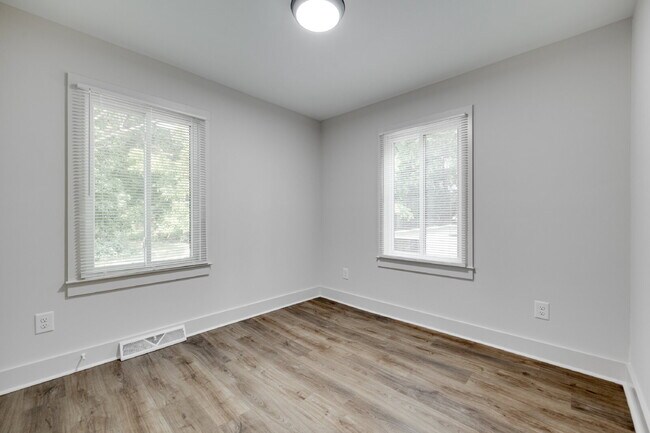 Building Photo - "Newly Renovated 3-Bedroom Retreat with 2 ...
