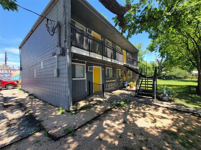 Building Photo - 903 Springdale Rd