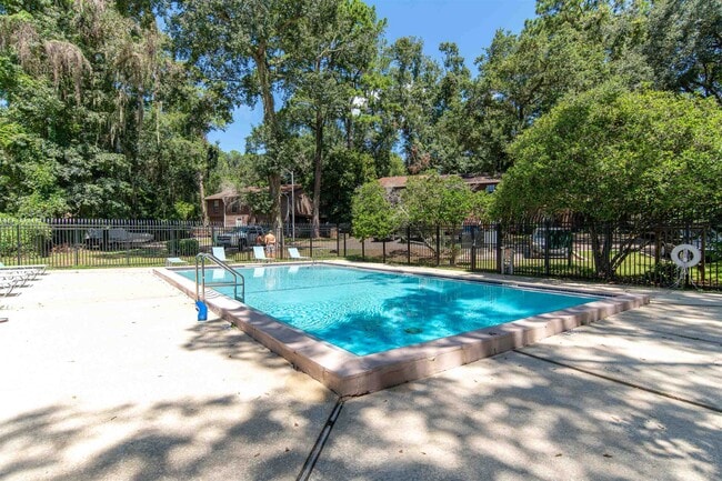 Building Photo - 2186 Timberwood Cir N