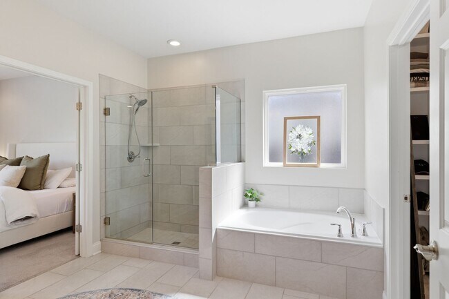Building Photo - Luxury Executive Living in Sought-After Franklin Community