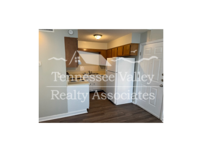 Building Photo - Charming one bedroom, one bathroom townhom...