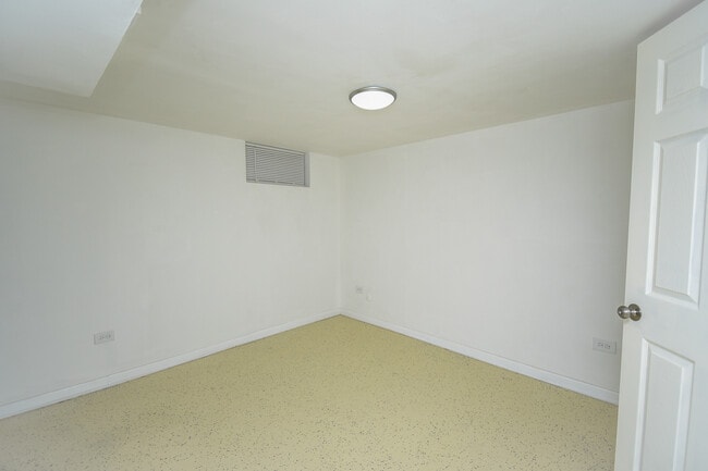 Building Photo - 2939 N Butrick St
