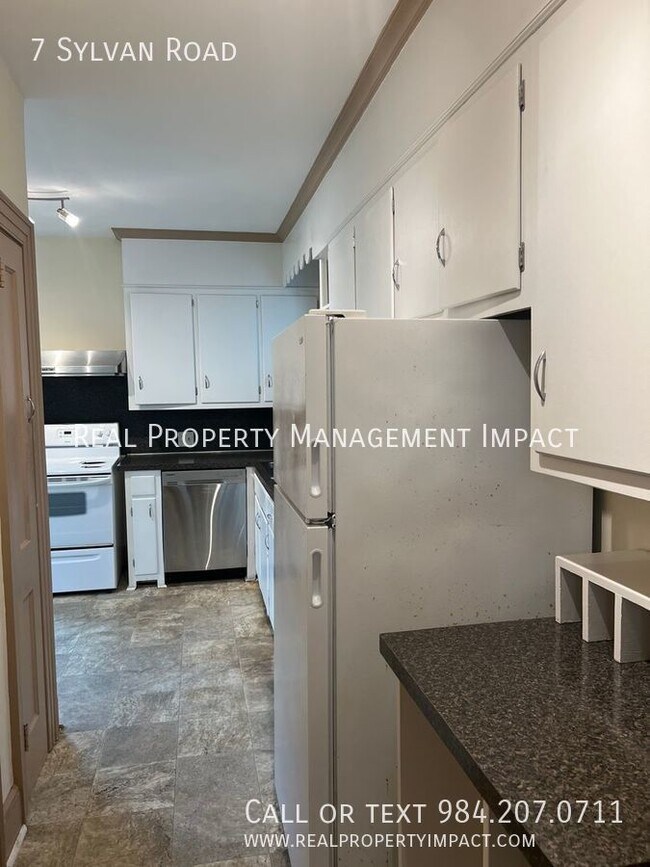 Building Photo - 7 Sylvan Rd