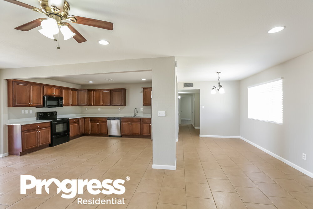 Building Photo - 6017 W Orange Dr